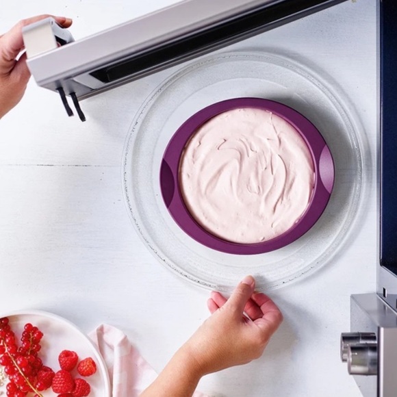 New Tupperware small silicone cake (2) - Picture 3 of 3